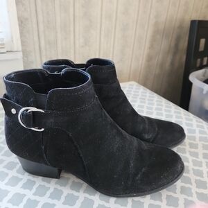 UNISA black ankle boots EUC